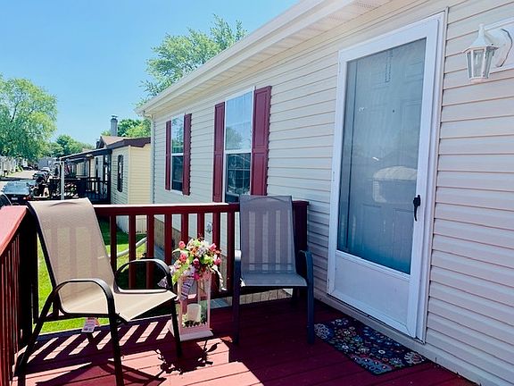 4th image of 33 Elm Ln