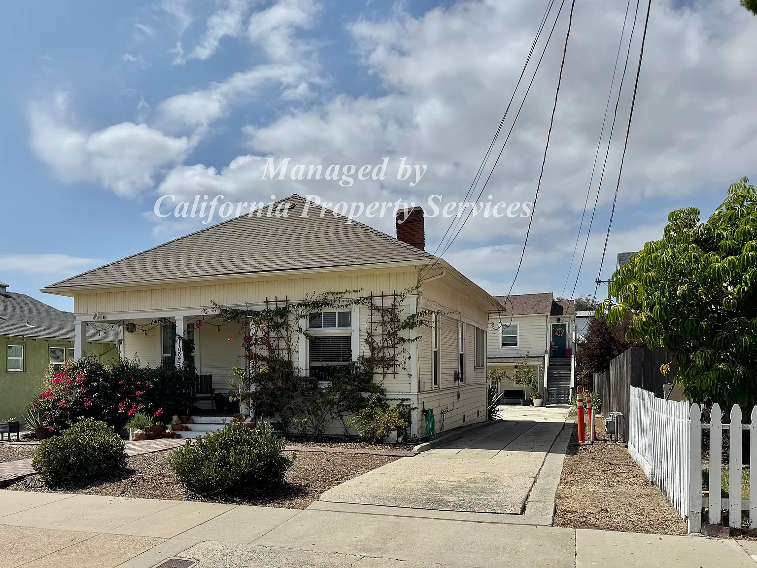 3 bed, $3,000 — Photo 1