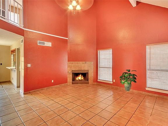 3rd image of 613 Woodcrest Ln