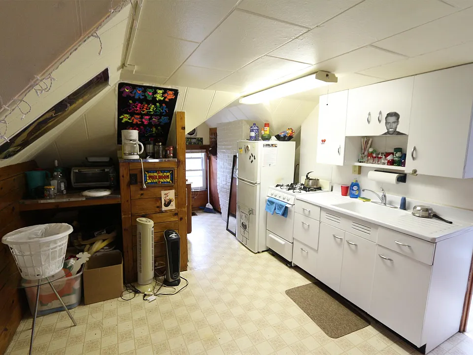 11 West St #4