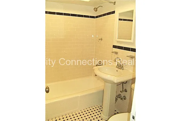 Rented by City Connections Realty | media 82