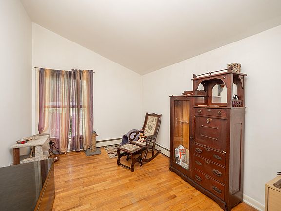 5th image of 3880 Woodmere Ln