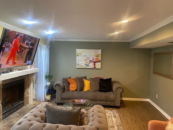 2nd image of 928 Park Gate Pl