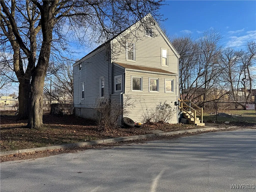 11 Hall St photo 1