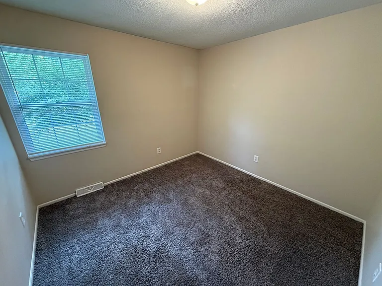 308 NE Lakeview Dr — Photo 9