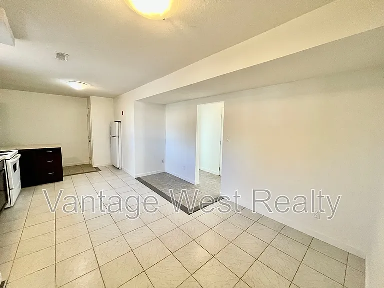 630 Belgo Rd #B — Photo 7