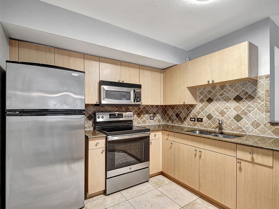 1st image of 109 Villa Cir #109