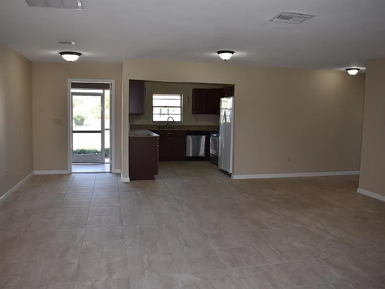 102 Wintersong Ln — Photo 7
