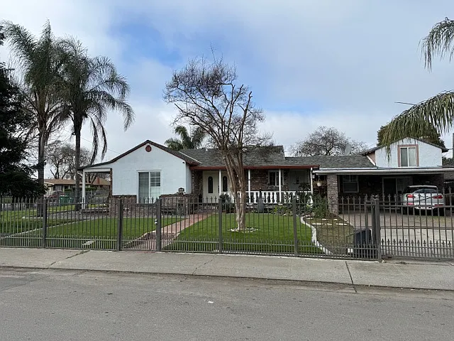 1801 N Funston Ave — Photo 2