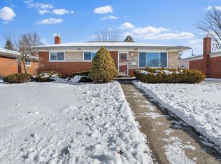 28446 Sutherland Dr, Warren, MI 48088