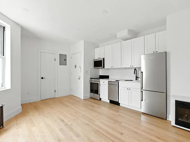 75 Baxter St #32 — Photo 1