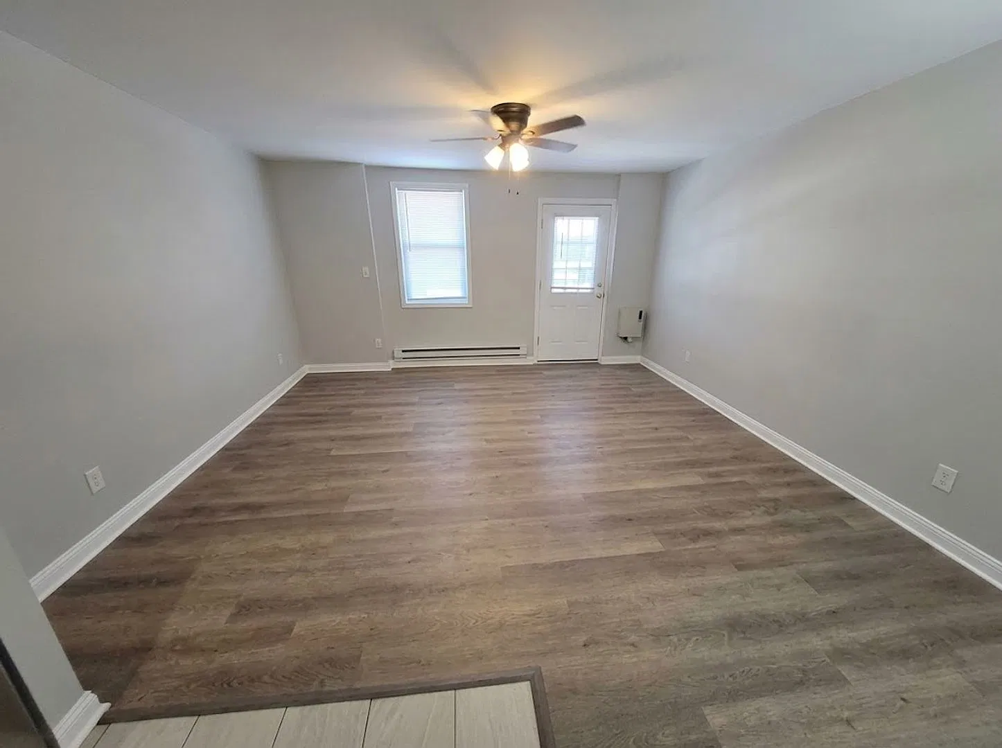 Majestic Court Apartments — Photo 2
