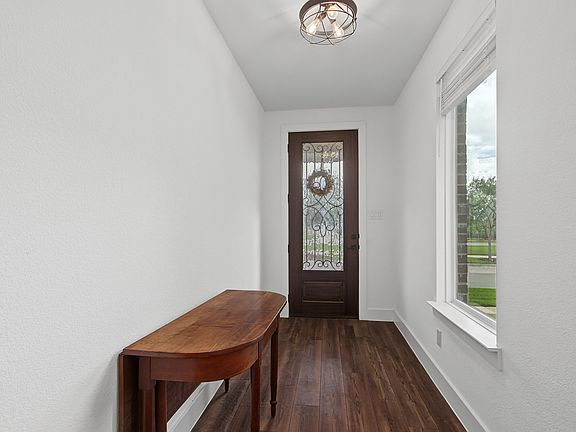4th image of 2440 Elm Pl