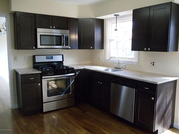 3rd image of 250 Chelsea Ave