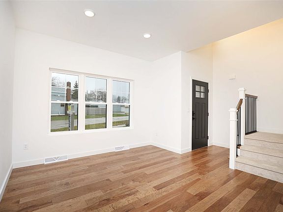 2nd image of 755 William St #5