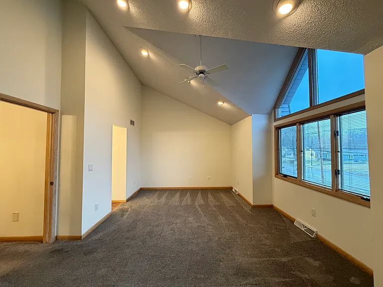 4553 Abbott Rd — Photo 23