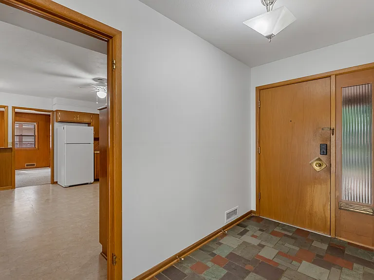 900 N Saint James Pl — Photo 3