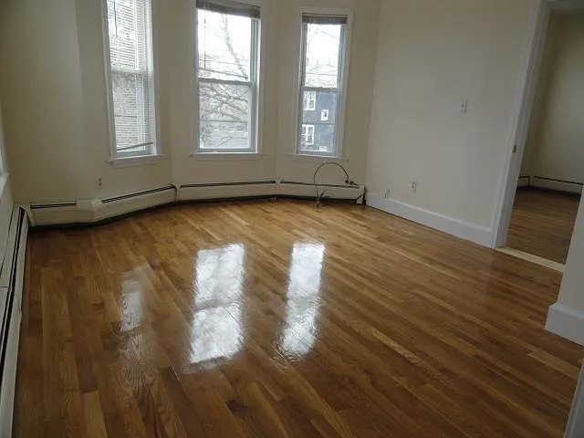 3 bed, 1000 sqft, $3,200 — Photo 3