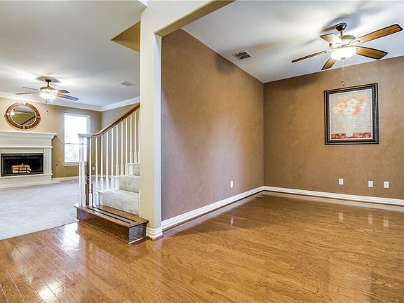 3rd image of 3862 Guadalupe Ln