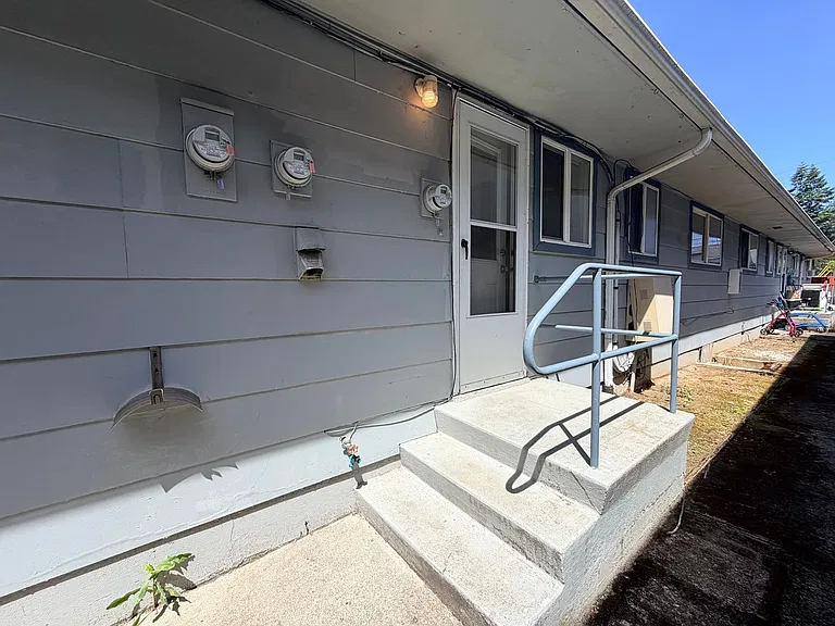525 NE 113th Ave — Photo 13