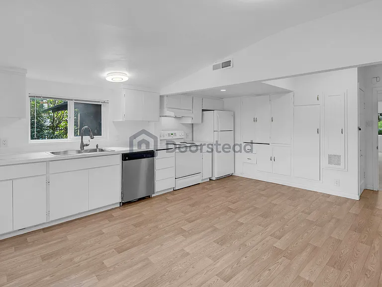 5536 38th Ave NE — Photo 13