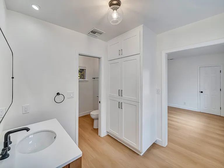 546 S Beachwood Dr — Photo 9