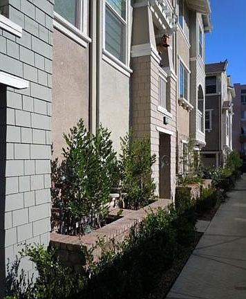 2nd image of 1241 N Wilcox Ave