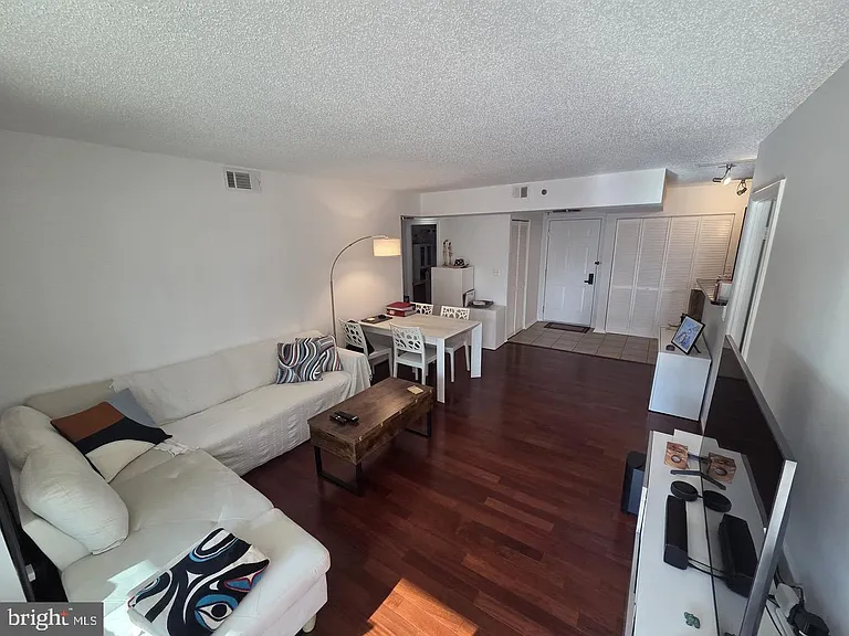 1001 N Vermont St #603 — Photo 8