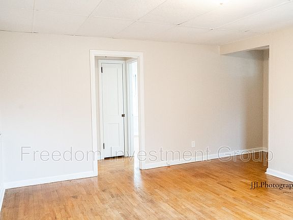5th image of 716 E Oldham Ave #1