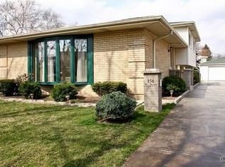 156 Dover Dr, Des Plaines, IL 60018