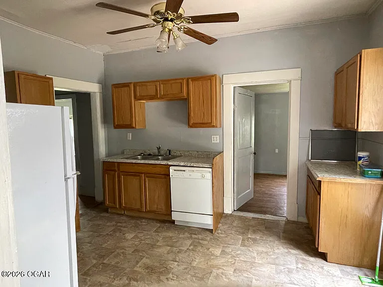 1417 Crow St — Photo 22