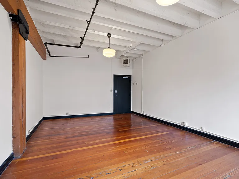 1306 NW Hoyt St #207 — Photo 3