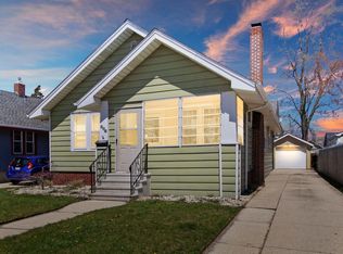 806 76th St, Kenosha, WI 53143