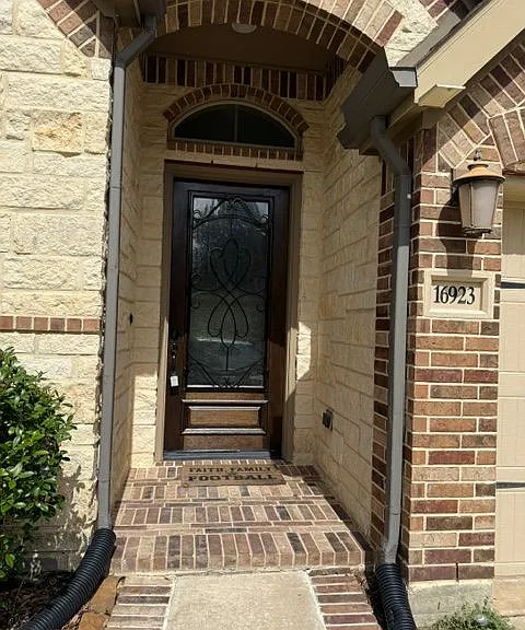 16923 Lumberton Dr — Photo 9