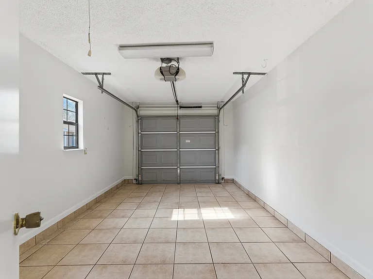 404 Westgate Cir — Photo 10