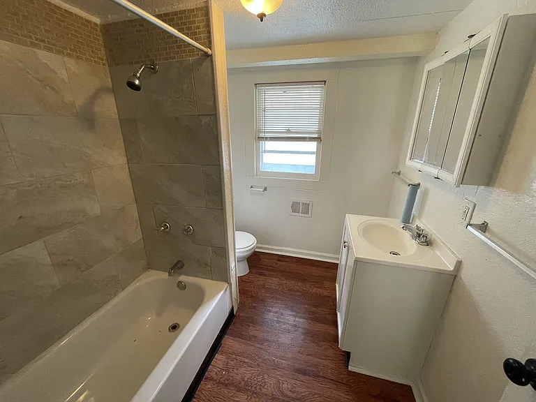 4415 Forest Ave — Photo 47