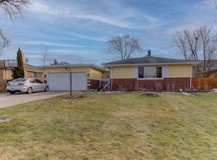 3755 Gregory Dr, Northbrook, IL 60062