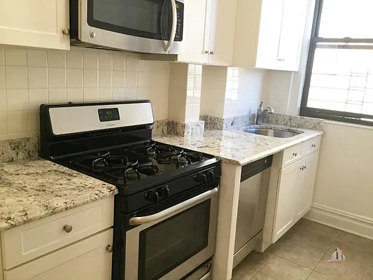 Rented by ONE Manhattan Real Estate | media 31