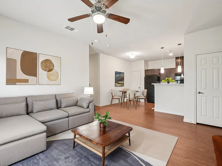 Culebra Creek Apartments — Photo 3