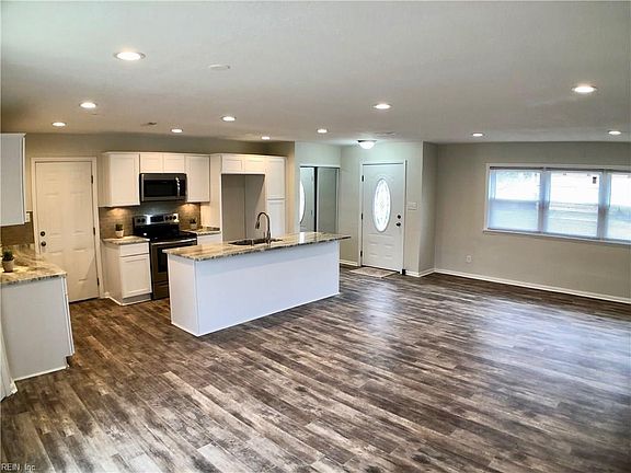 2nd image of 3037 Cobblestone Dr
