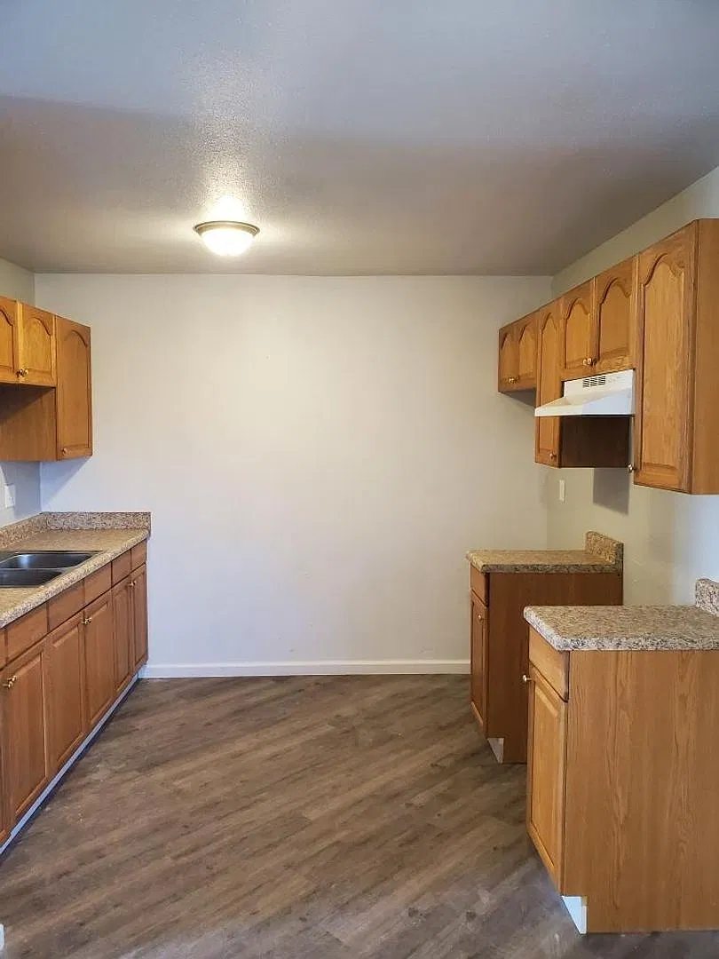 152 E. Vienna St — Photo 4