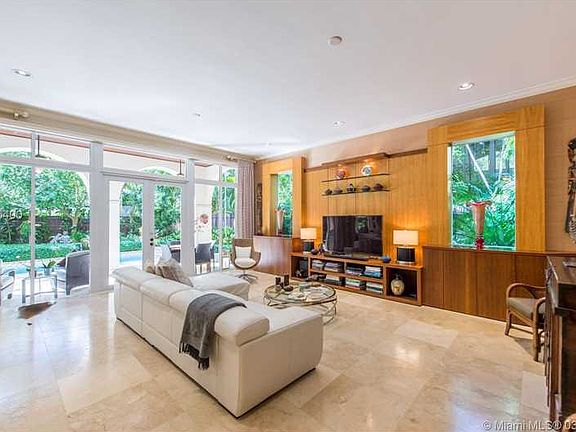 Magnificent 6 Bedrooms Estate in South Coconut Grove