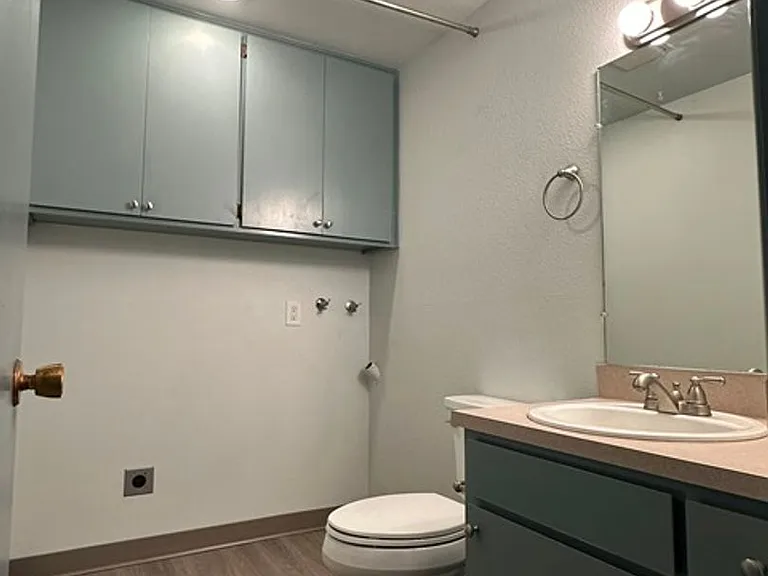 762 W Oregon Ave — Photo 11
