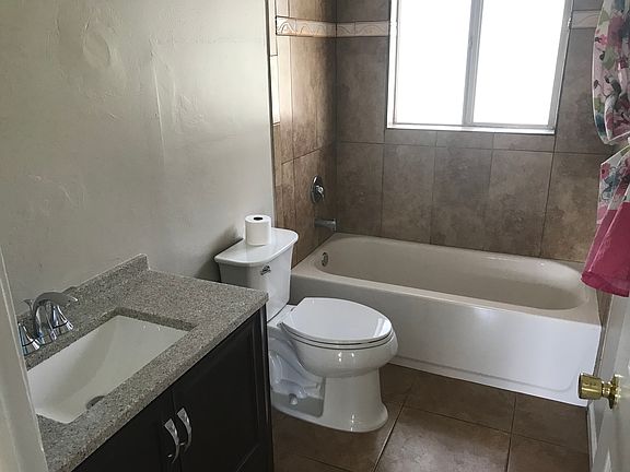 4th image of 2819 E Cypress Ave