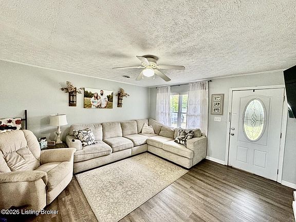 4th image of 136 Haydon Ln