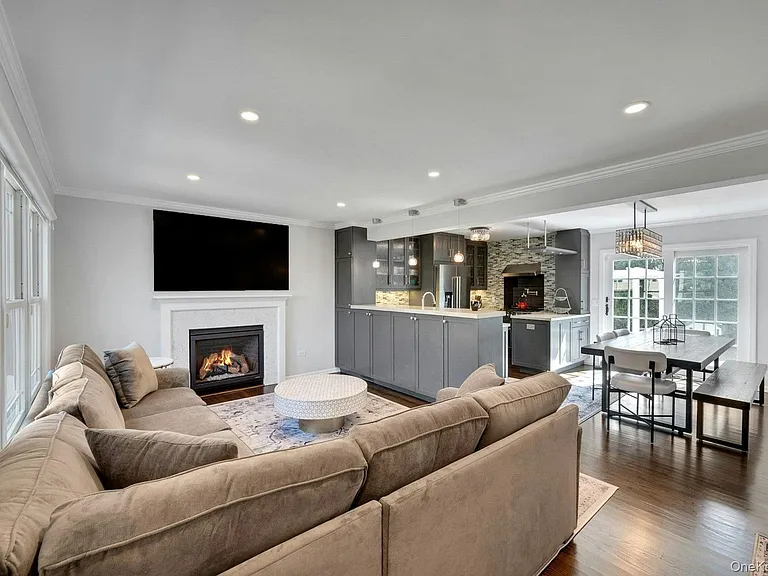 4 Lorraine Dr — Photo 8