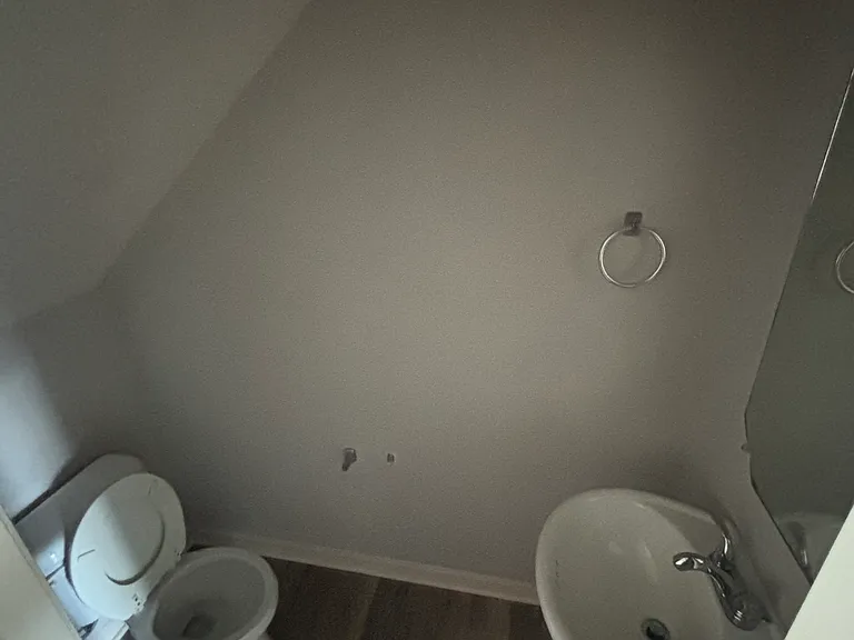 1/2 bathroom