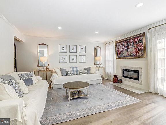 3rd image of 64 River Oaks Cir