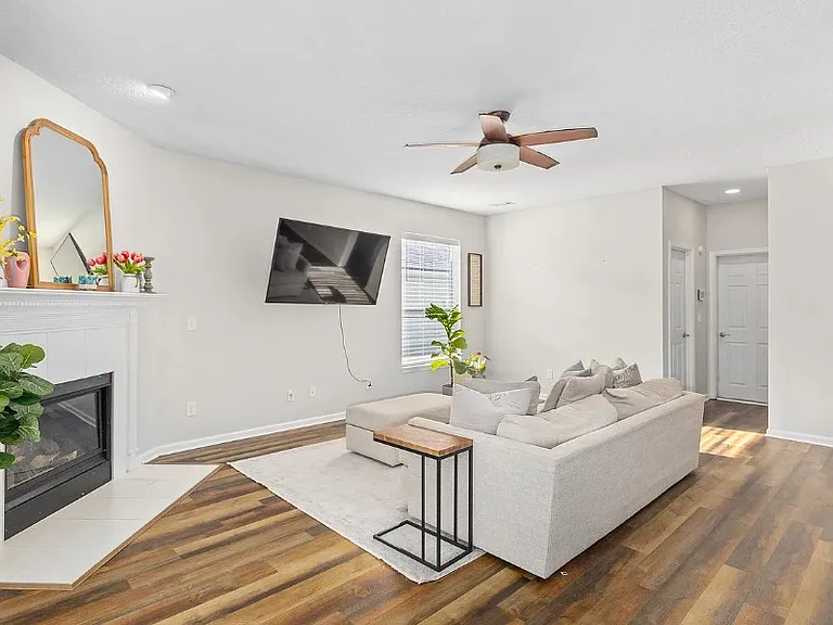 708 Flowers St — Photo 12