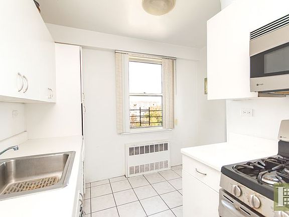 3rd image of 3777 Independence Ave APT 6B